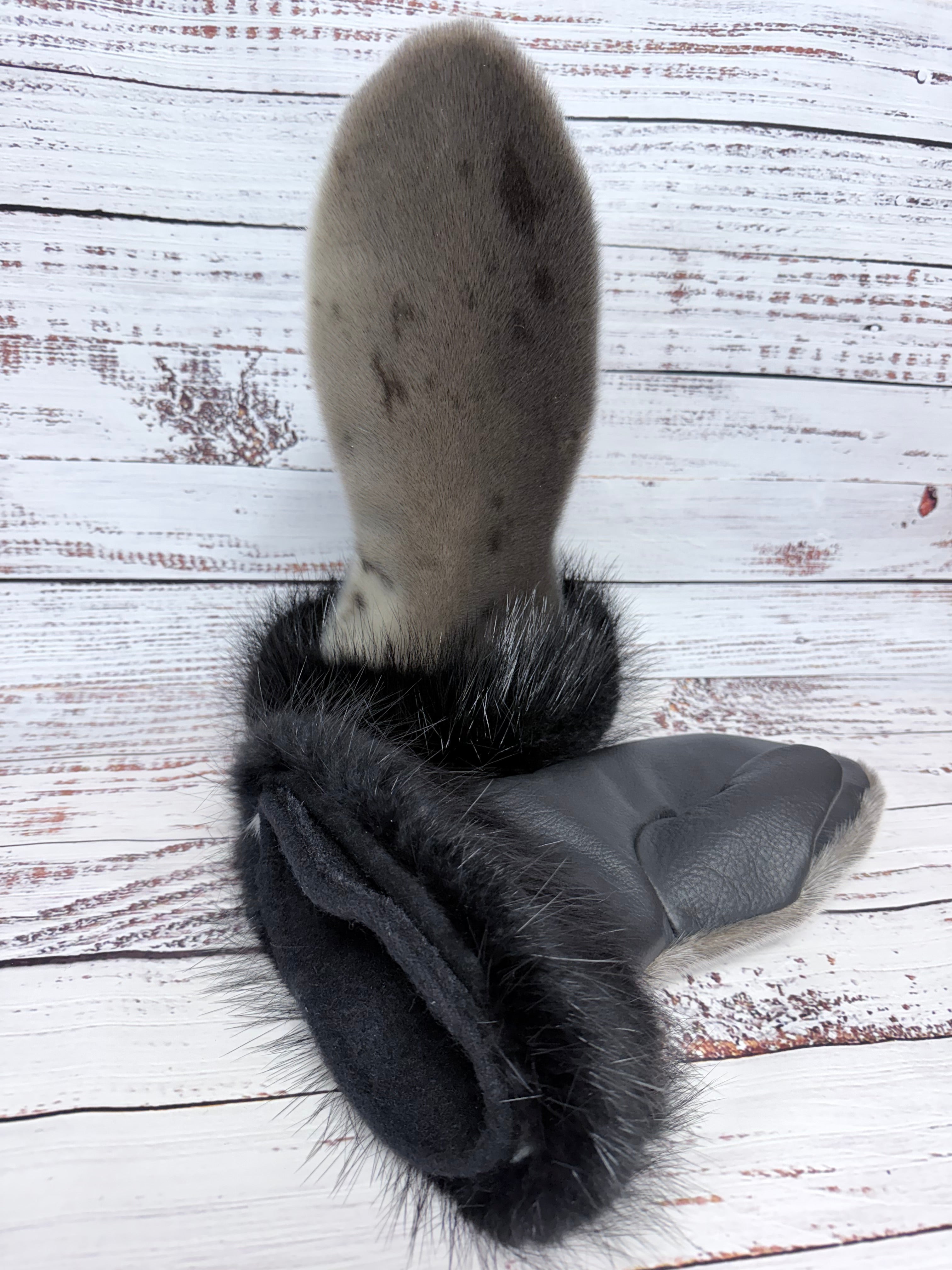 Woman’s Seal with Beaver trim mittens