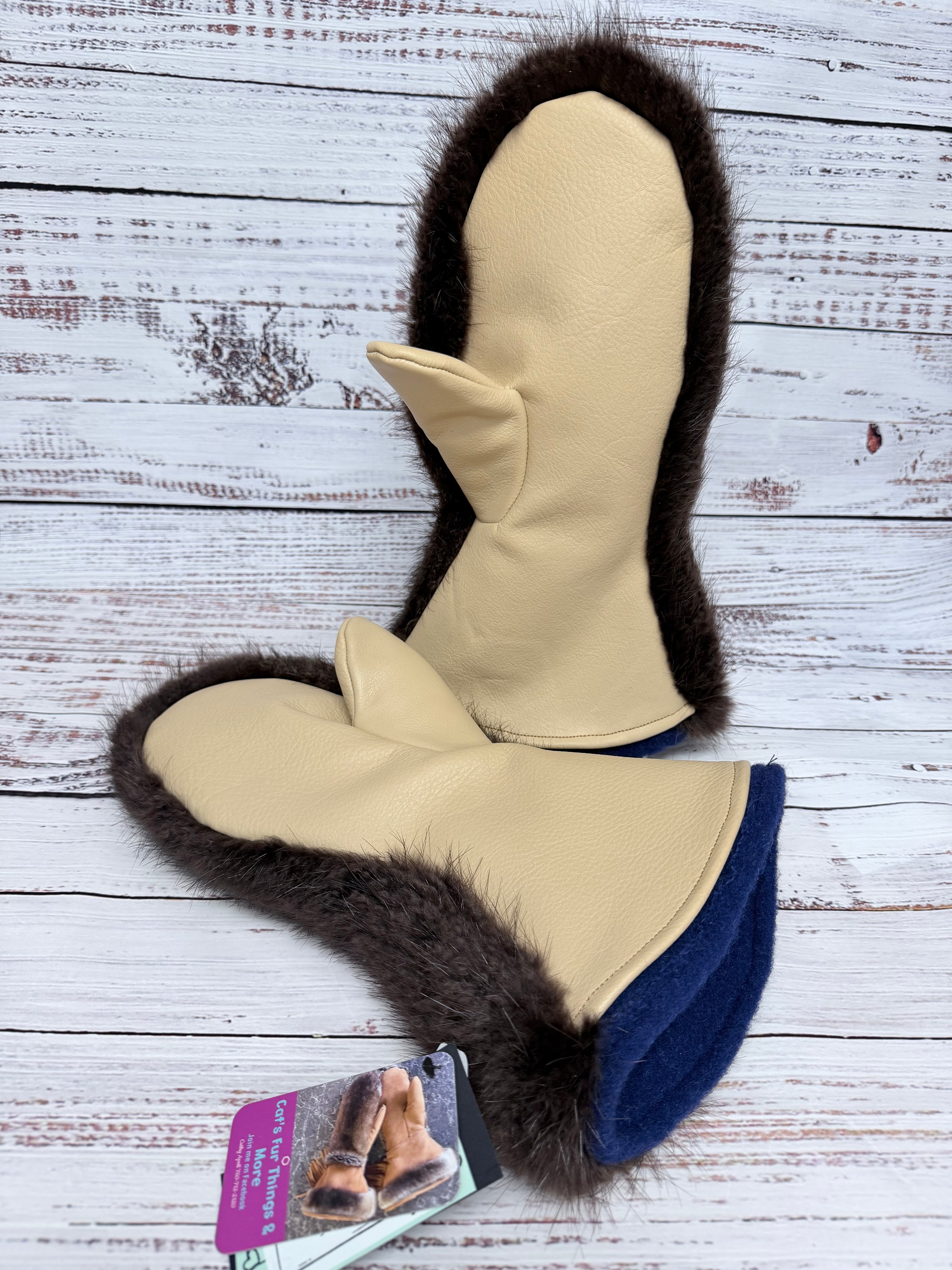 Woman’s Beaver Tall Mittens